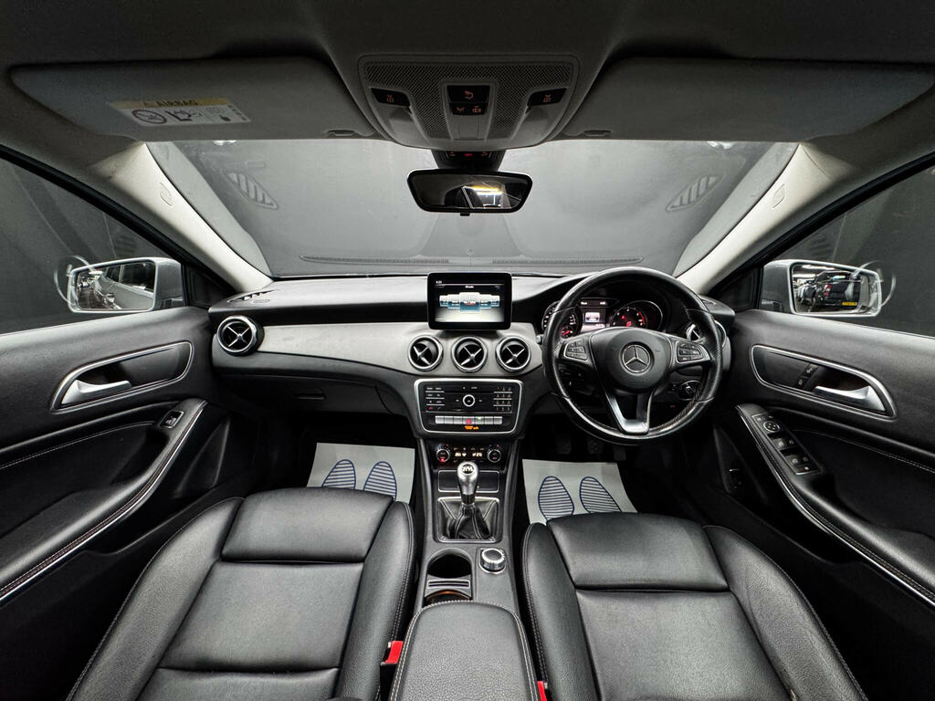 Mercedes-Benz GLA Class Gla 200 D Se Executive Blue #17