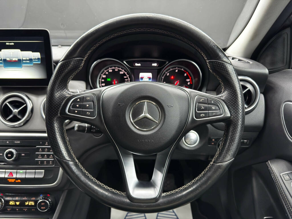 Mercedes-Benz GLA Class Gla 200 D Se Executive Blue #19