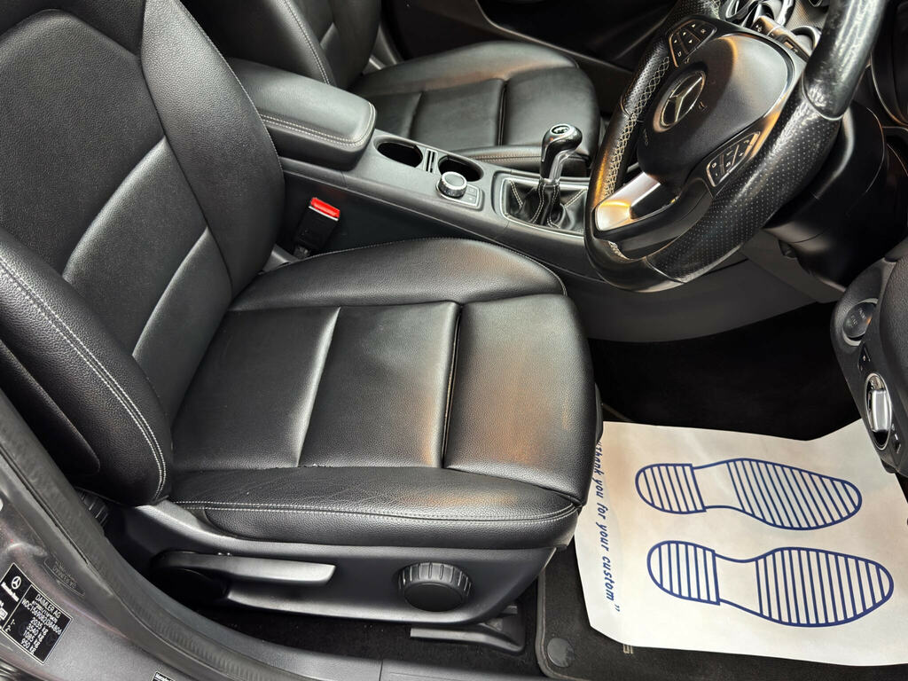 Mercedes-Benz GLA Class Gla 200 D Se Executive Blue #13
