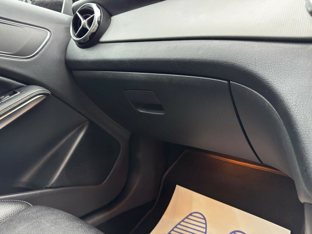 Mercedes-Benz GLA Class Gla 200 D Se Executive Blue #35