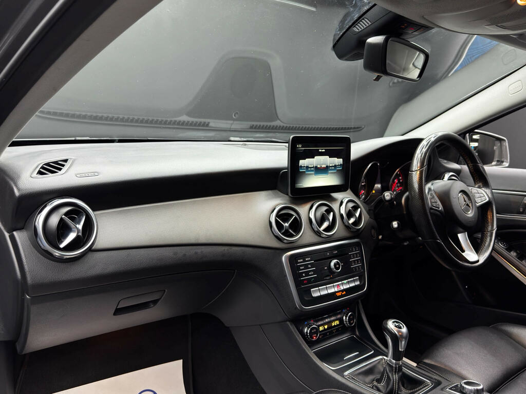 Mercedes-Benz GLA Class Gla 200 D Se Executive Blue #11