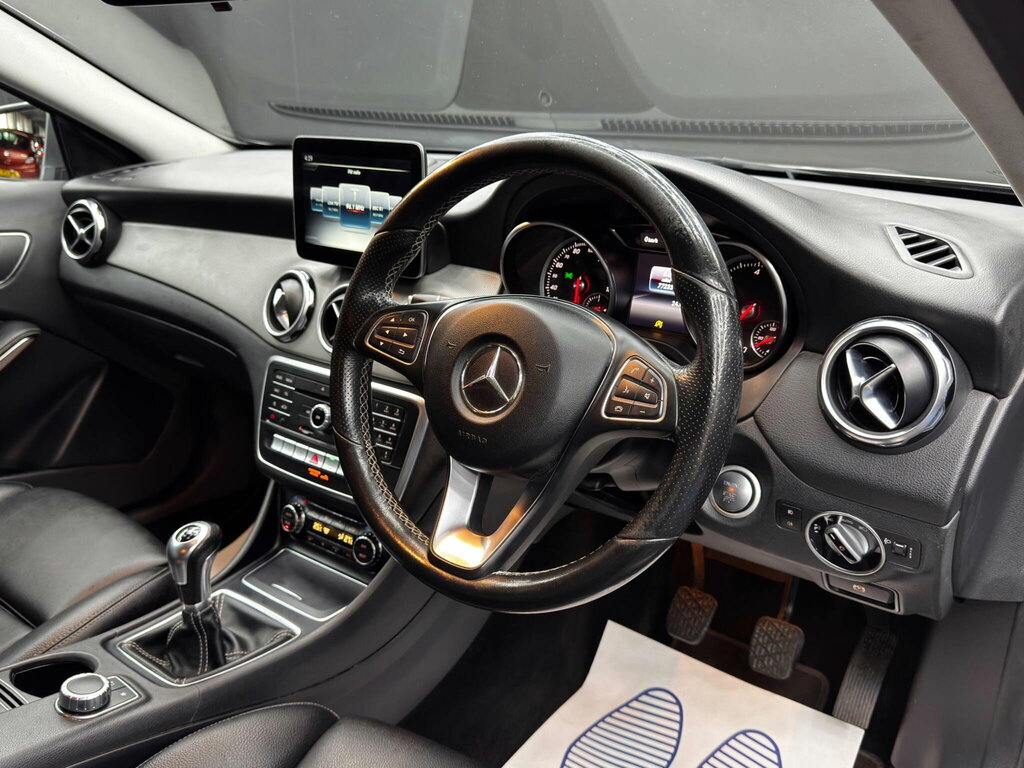 Mercedes-Benz GLA Class Gla 200 D Se Executive Blue #9