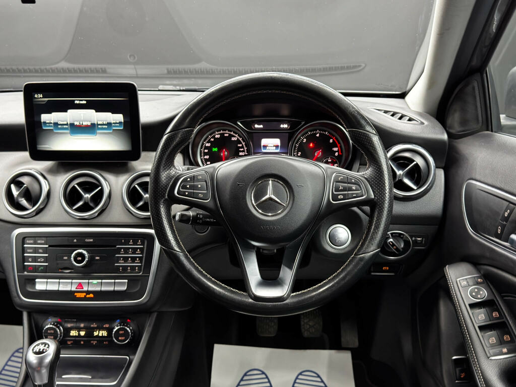 Mercedes-Benz GLA Class Gla 200 D Se Executive Blue #18