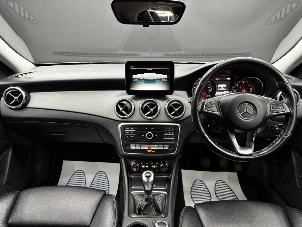 Mercedes-Benz GLA Class Gla 200 D Se Executive Blue #10