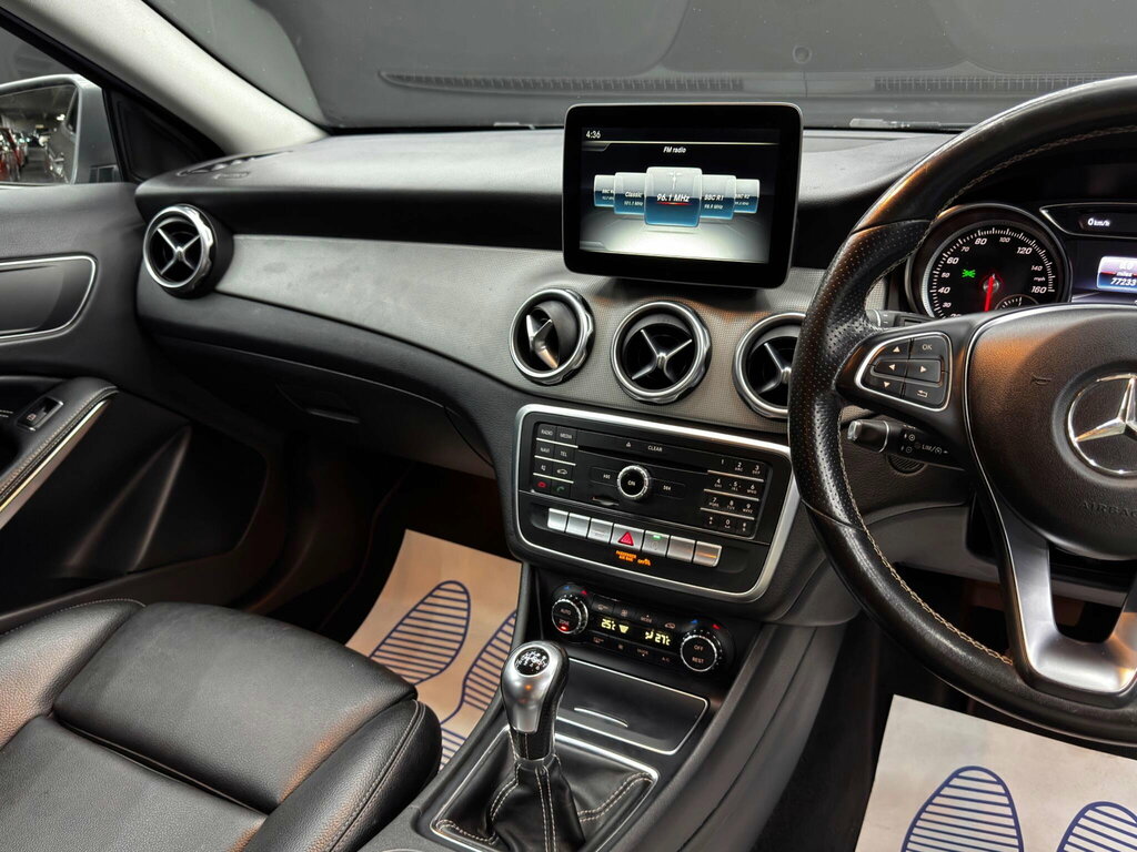 Mercedes-Benz GLA Class Gla 200 D Se Executive Blue #24