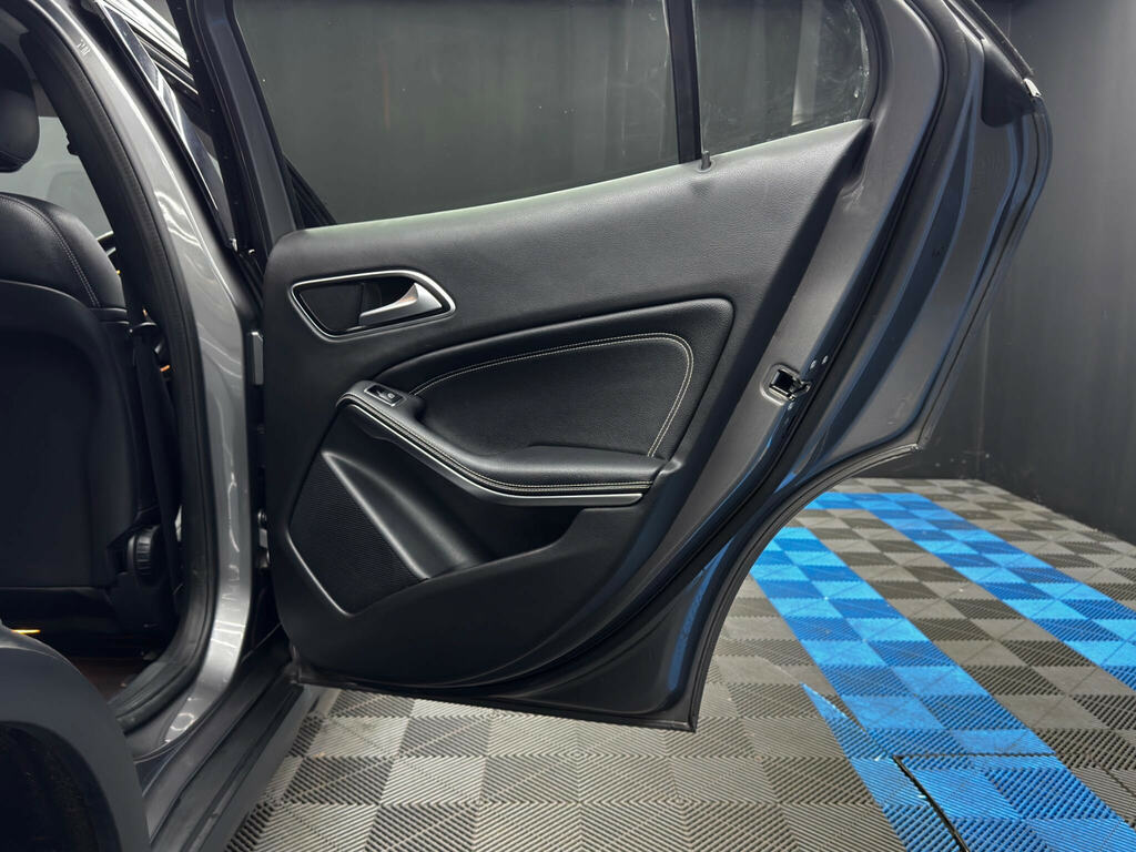 Mercedes-Benz GLA Class Gla 200 D Se Executive Blue #41