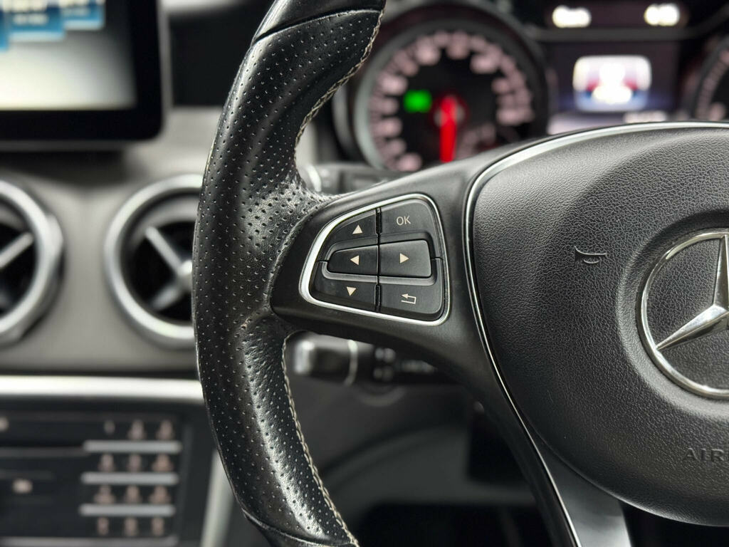 Mercedes-Benz GLA Class Gla 200 D Se Executive Blue #20