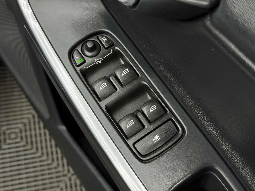 Volvo S60 D2 120 R Design Nav Black #38
