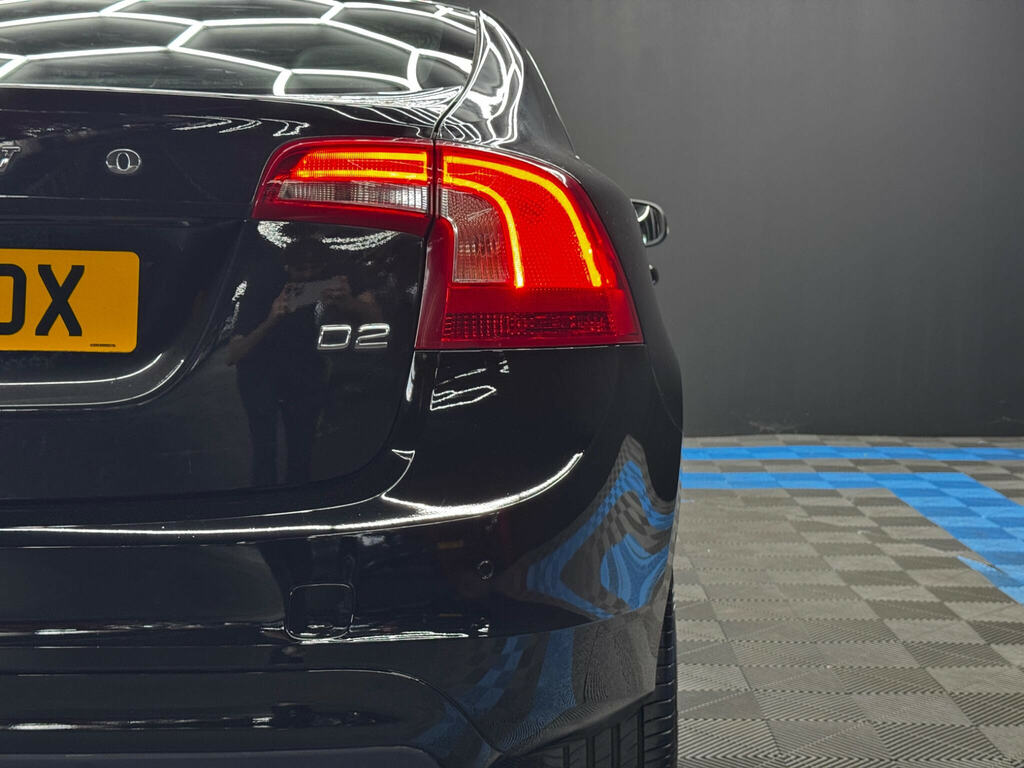 Volvo S60 D2 120 R Design Nav Black #40