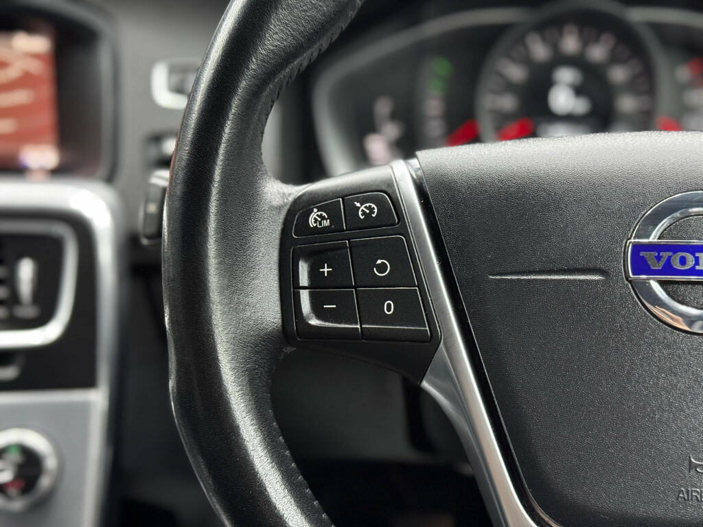Volvo S60 D2 120 R Design Nav Black #19