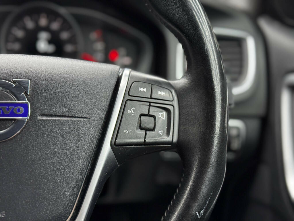 Volvo S60 D2 120 R Design Nav Black #20