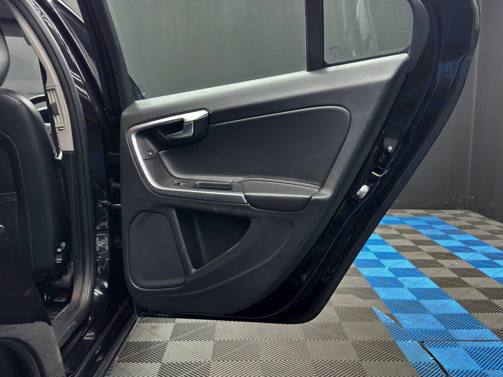 Volvo S60 D2 120 R Design Nav Black #39