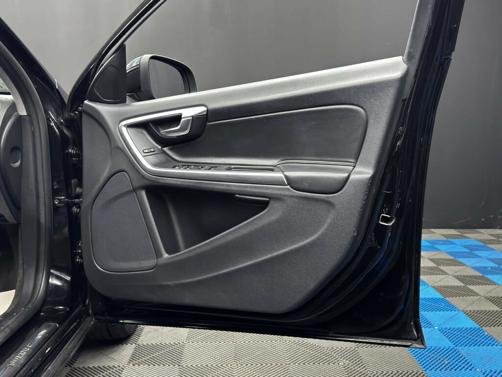 Volvo S60 D2 120 R Design Nav Black #37