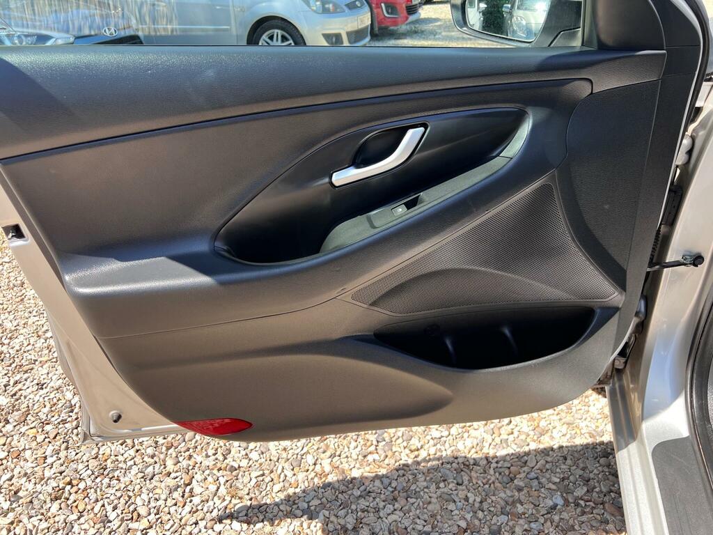 Hyundai I30 1.4 T-gdi Blue Drive Se Nav Dct Euro 6 Ss Blue #45