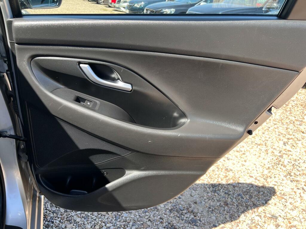 Hyundai I30 1.4 T-gdi Blue Drive Se Nav Dct Euro 6 Ss Blue #48