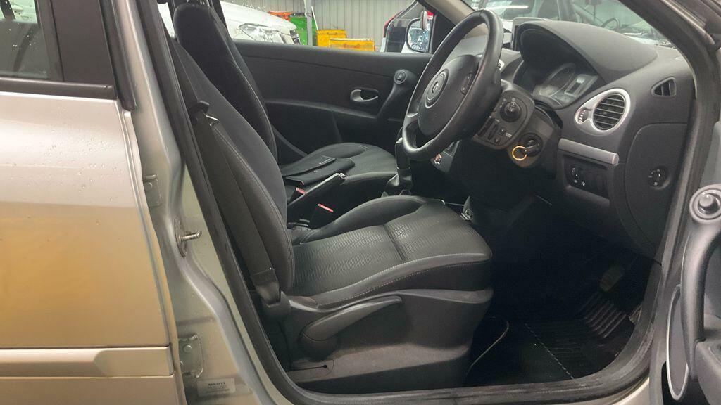 Renault Clio 1.5 Dci Dynamique Sport Tourer Tom Tom Silver #6