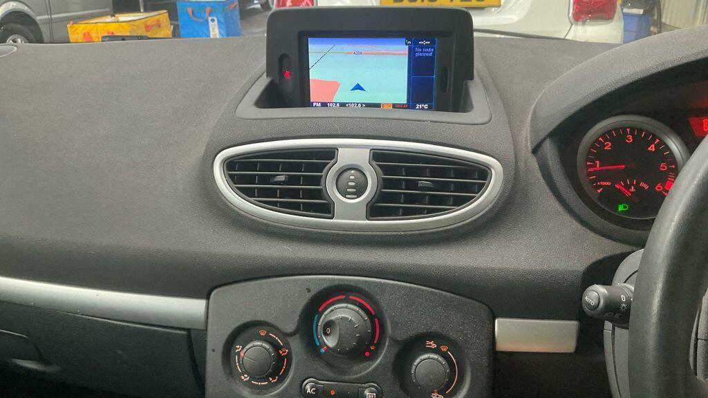 Renault Clio 1.6 Vvt Gt Line Tomtom White #8