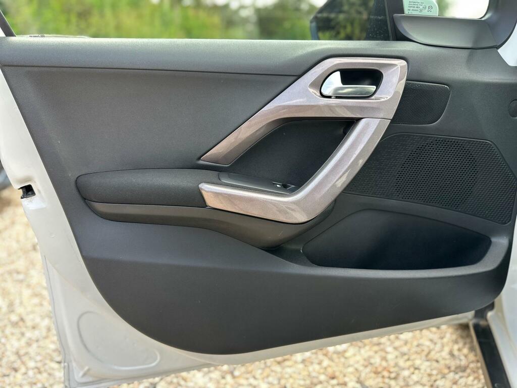 Peugeot 2008 1.2 Vti Active White #37