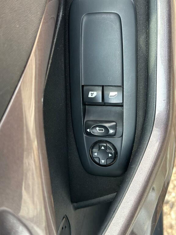 Peugeot 2008 1.2 Vti Active White #40