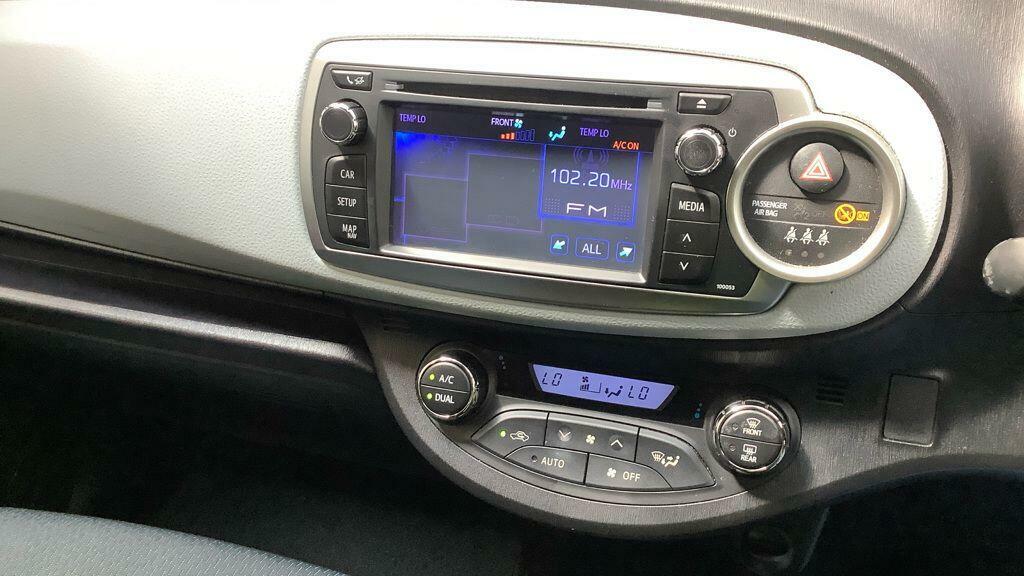 Toyota Yaris Hatchback Silver #12