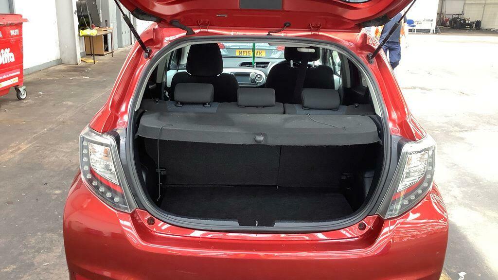 Toyota Yaris Hatchback Silver #9