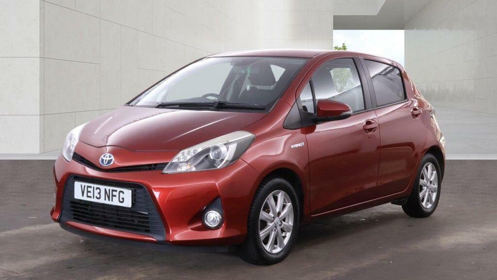 Toyota Yaris Hatchback Silver #3