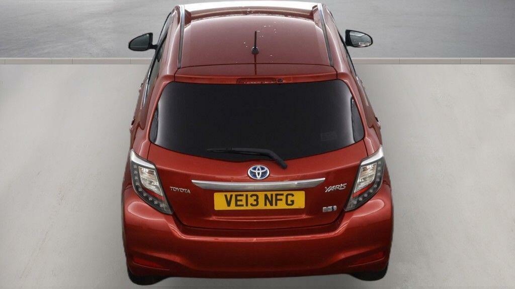 Toyota Yaris Hatchback Silver #8