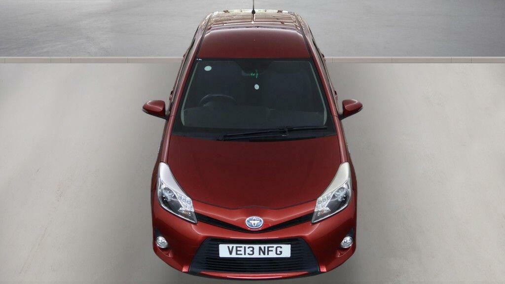 Toyota Yaris Hatchback Silver #2