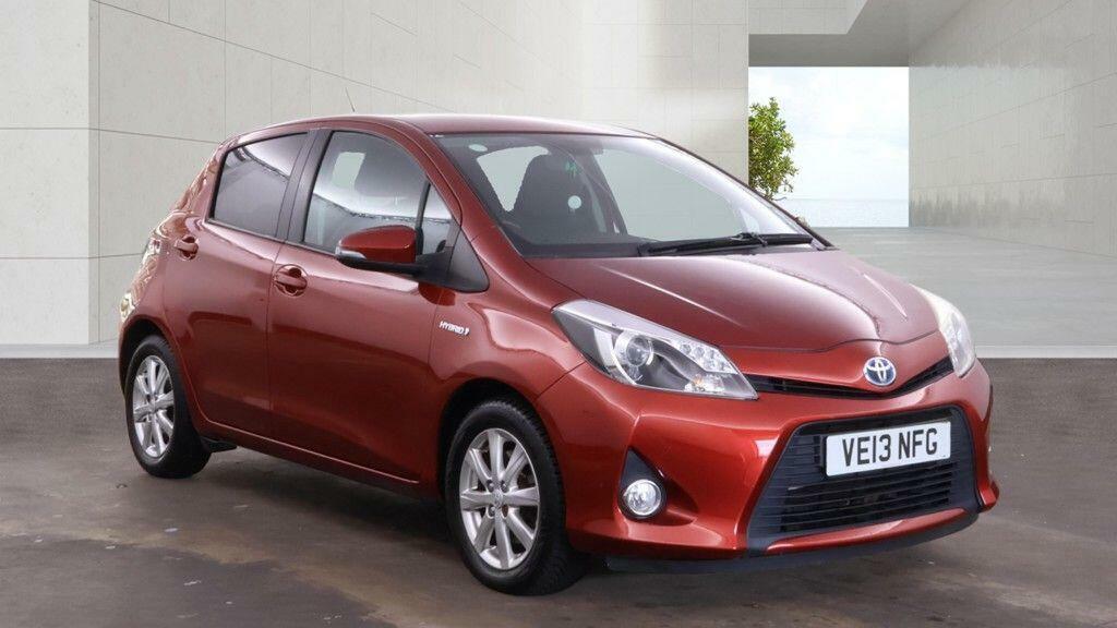 Toyota Yaris Hatchback Silver #1