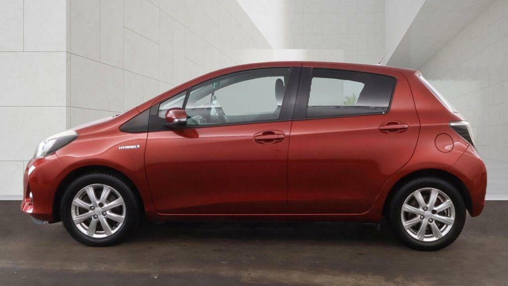 Toyota Yaris Hatchback Silver #6