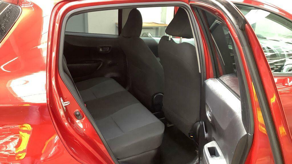 Toyota Yaris Hatchback Silver #11