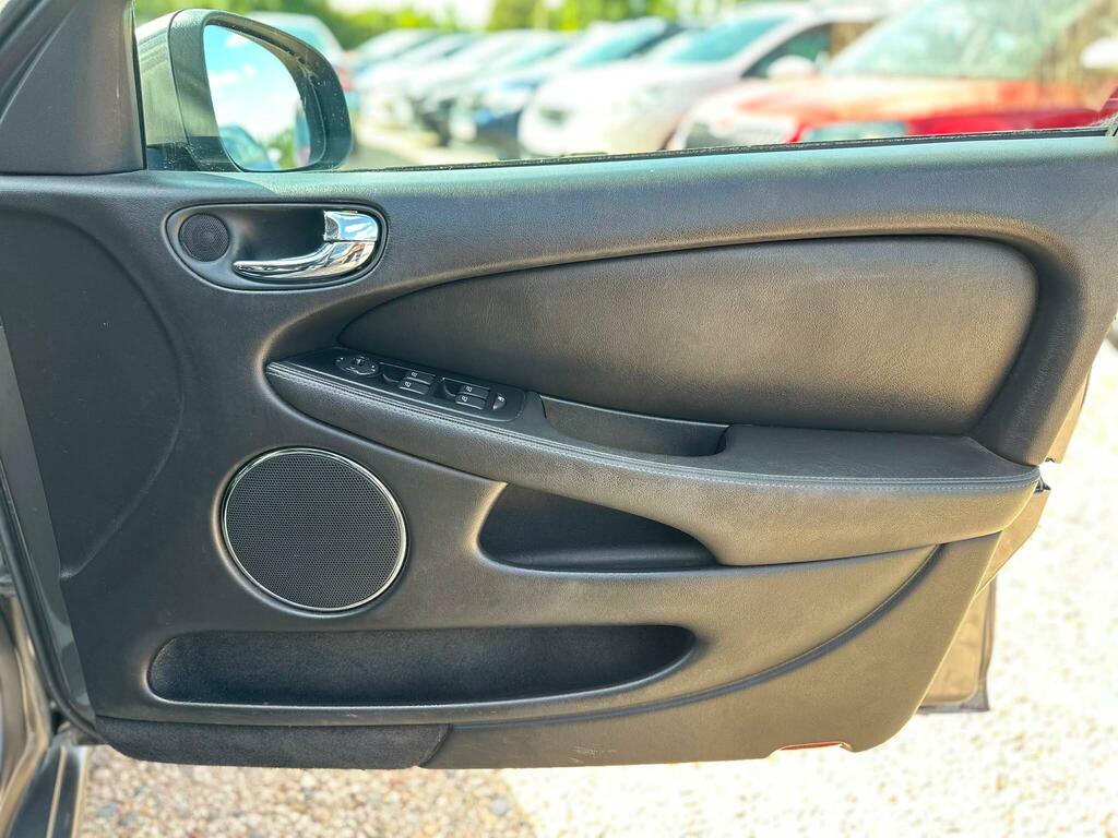 Jaguar X-Type 2.2D S Estate 164 Gkm, 152 Bhp Silver #35