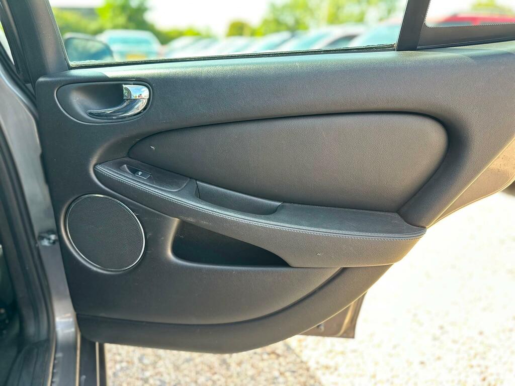 Jaguar X-Type 2.2D S Estate 164 Gkm, 152 Bhp Silver #34