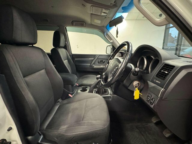 Mitsubishi Shogun 2013 3.2 Di-dc Sg2 Suv 4Wd Euro White #3