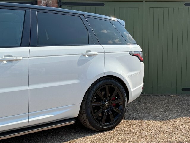 Land Rover Range Rover Sport 2019 2.0 P400e 13.1Kwh Hse Gpf Dynamic Suv Pet White #3