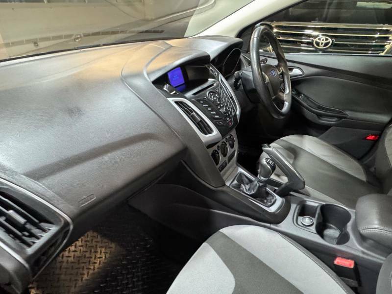 Ford Focus 1.6 Zetec Hatchback Euro 5 125 Grey #9