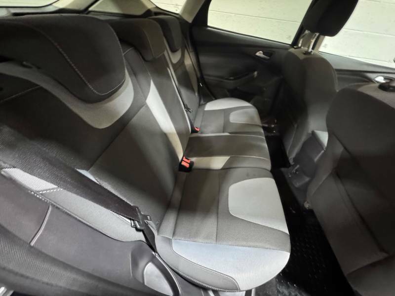 Ford Focus 1.6 Zetec Hatchback Euro 5 125 Grey #10