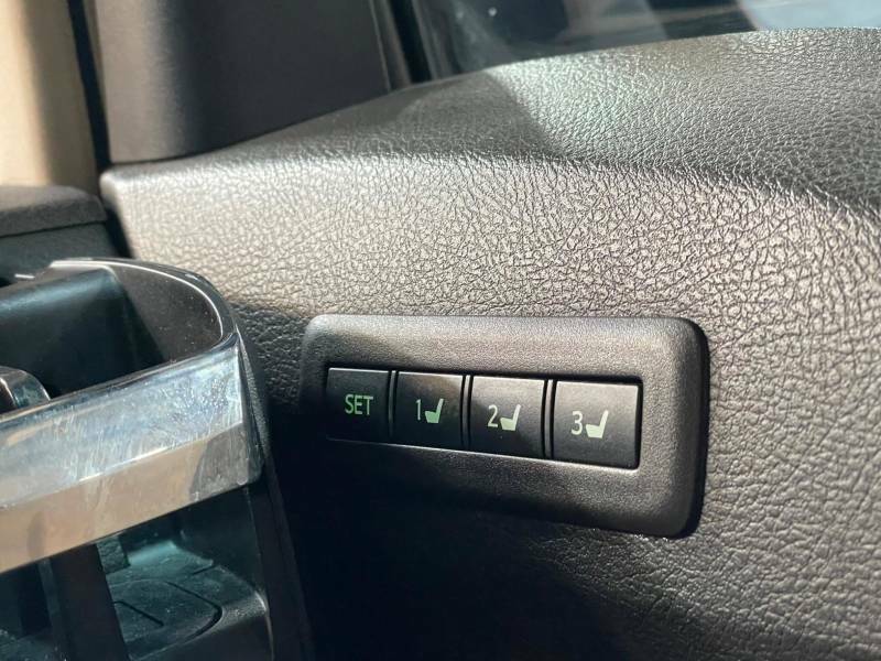 Toyota Vellfire 2008 White #18