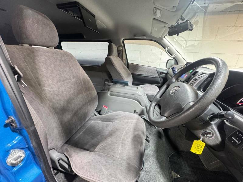 Toyota HiAce Panel Van White #7