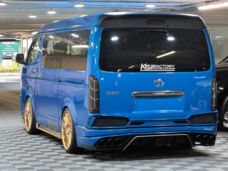 Toyota HiAce Panel Van White #3