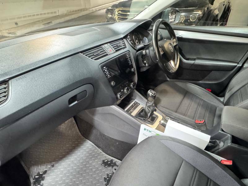 Skoda Octavia 1.5 Tsi Se L White #10