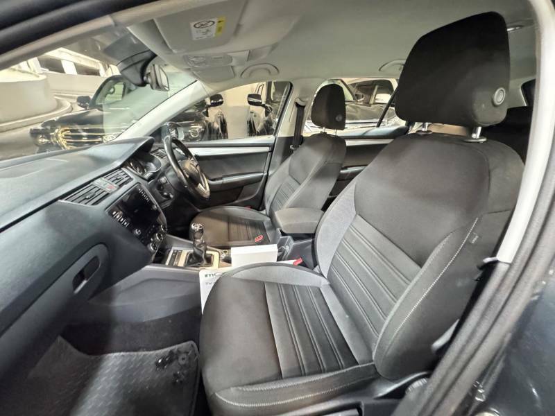 Skoda Octavia 1.5 Tsi Se L White #9