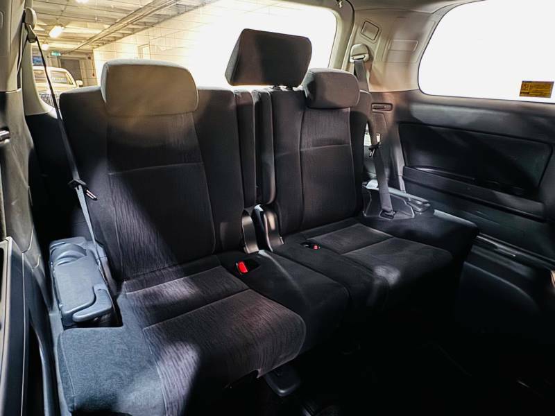 Toyota Vellfire 2.4 Z 8 Seats White #11