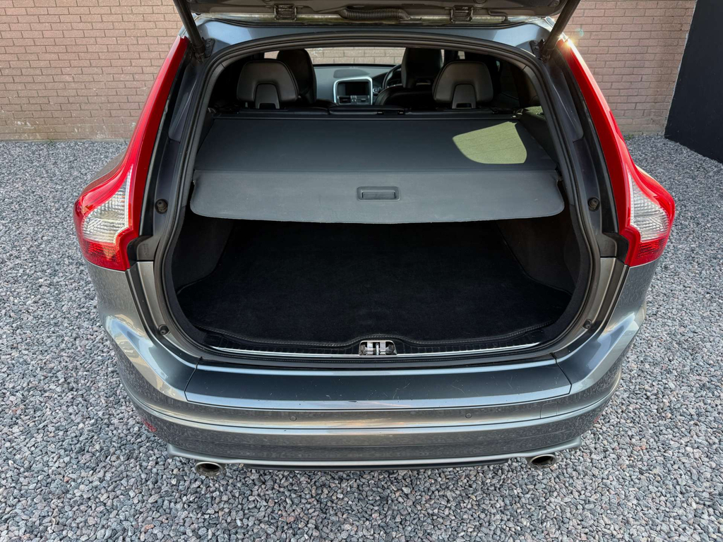 Volvo XC60 2.0 D4 R-design Lux Nav Suv Euro 6 Blue #38