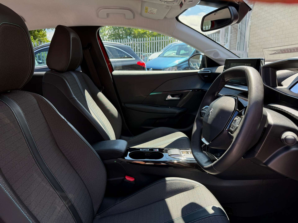 Peugeot e-208 100Kw Allure Premium 50Kwh Yellow #39