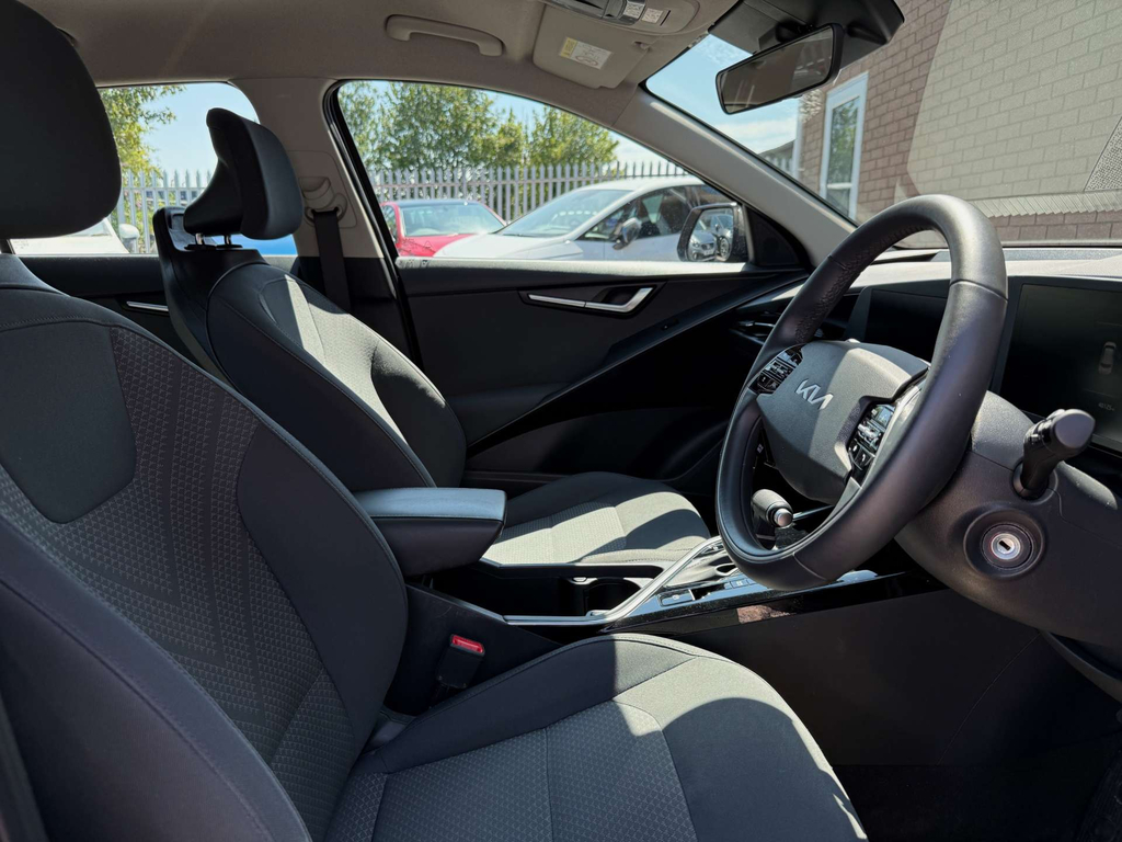 Kia Niro 4 Black #38