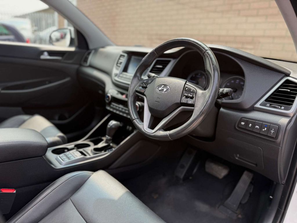 Hyundai Tucson Premium Se Crdi 4Wd White #3