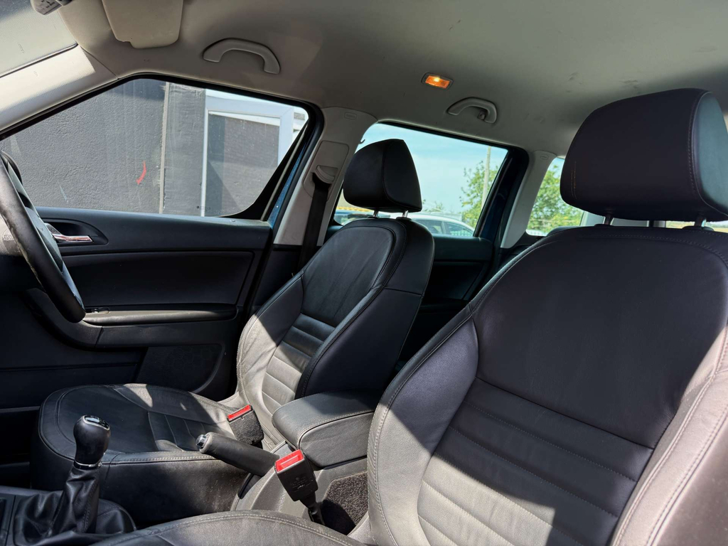 Skoda Yeti Suv 1.2 Red #40