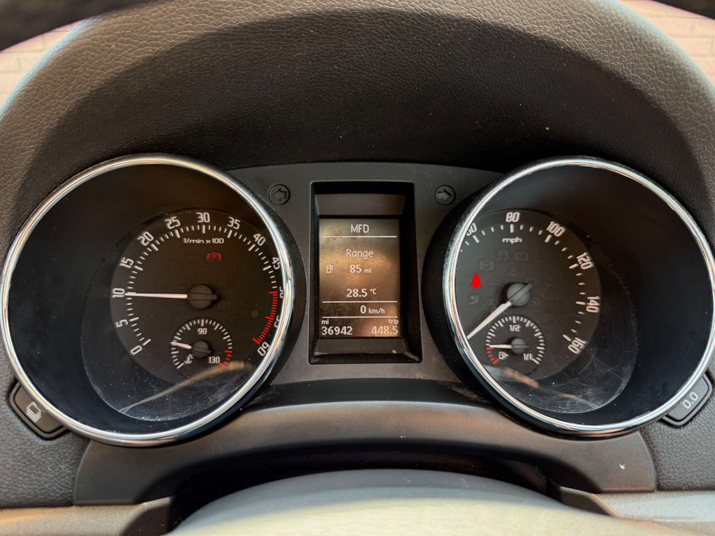 Skoda Yeti Suv 1.2 Red #68