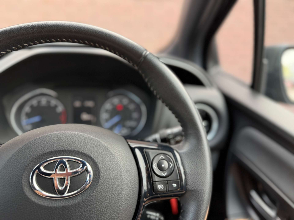 Toyota Yaris Red #70